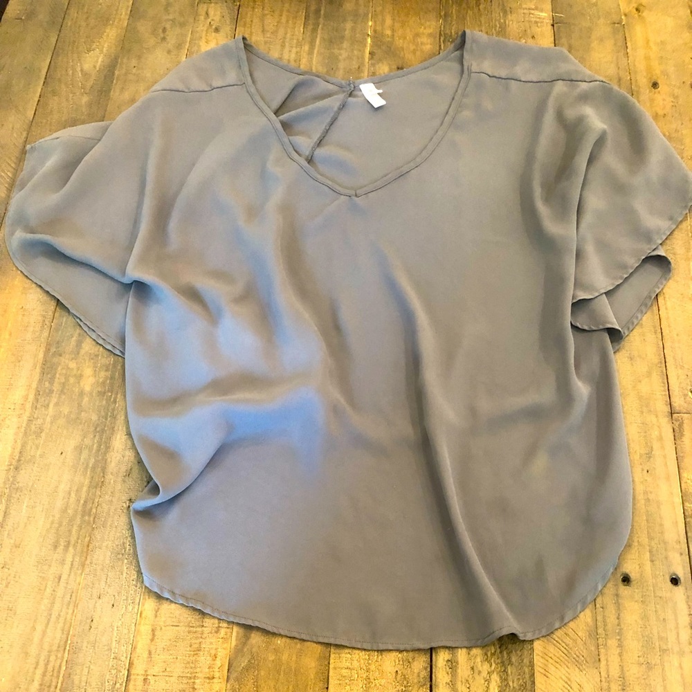 Gray flowy top. Size large